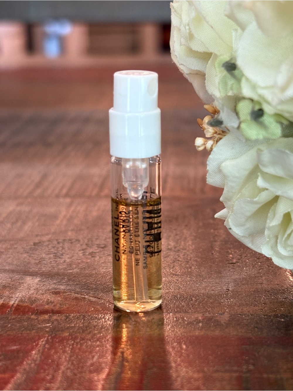 NEW Chanel GABRIELLE ESSENCE Fragrance SPRAY Sample! - Picture 2 of 4